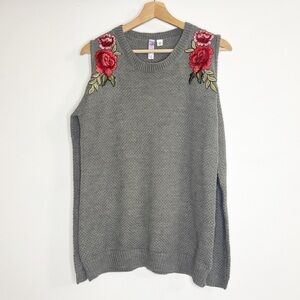 Francesca’s Cold Shoulder Embroidered Floral Sweater Gray Sz L